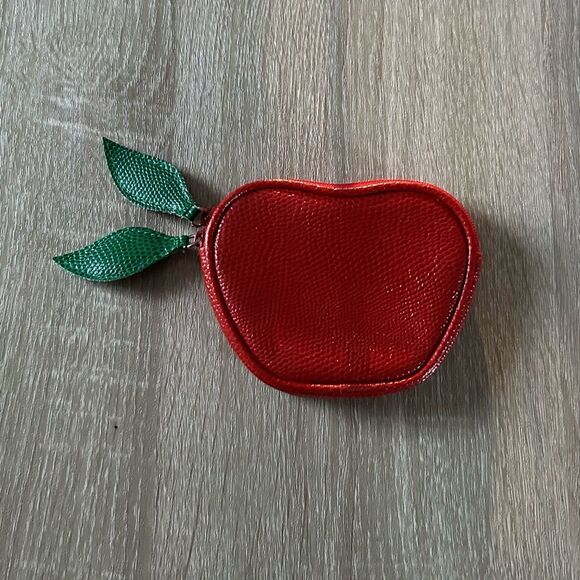 NWOT … Red “Apple-Shaped” ID / Card Holder With Key Chain - Picture 1 of 3
